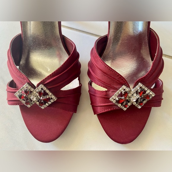 Blossom Collection. : Size 7 , Burgundy dressy heels - Picture 4 of 9